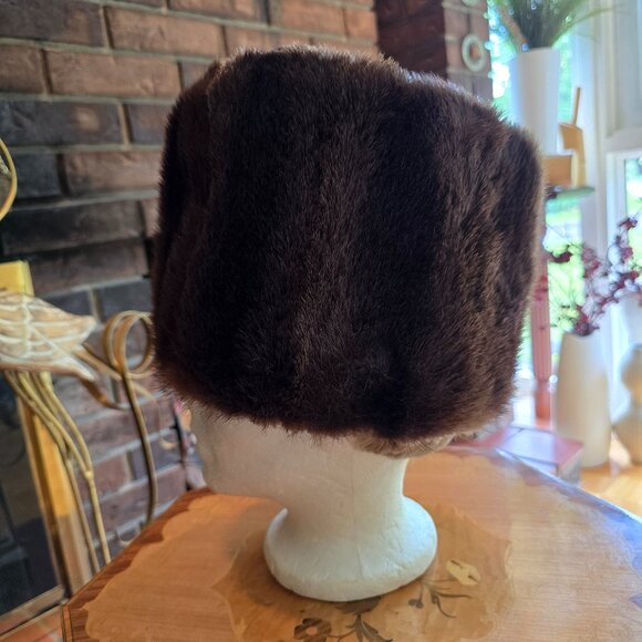 Vintage Dark Brown Fur Toque with Quilted Cozy Lining - Picture 1 of 8